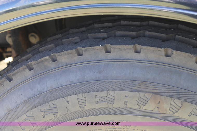 image for item J1407 2007 Peterbilt 379 semi truck