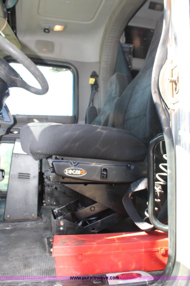 image for item J1407 2007 Peterbilt 379 semi truck