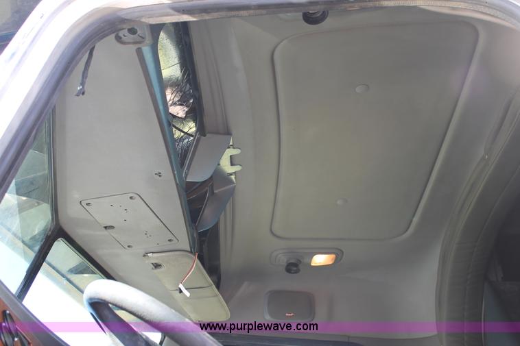 image for item J1407 2007 Peterbilt 379 semi truck