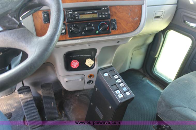 image for item J1407 2007 Peterbilt 379 semi truck