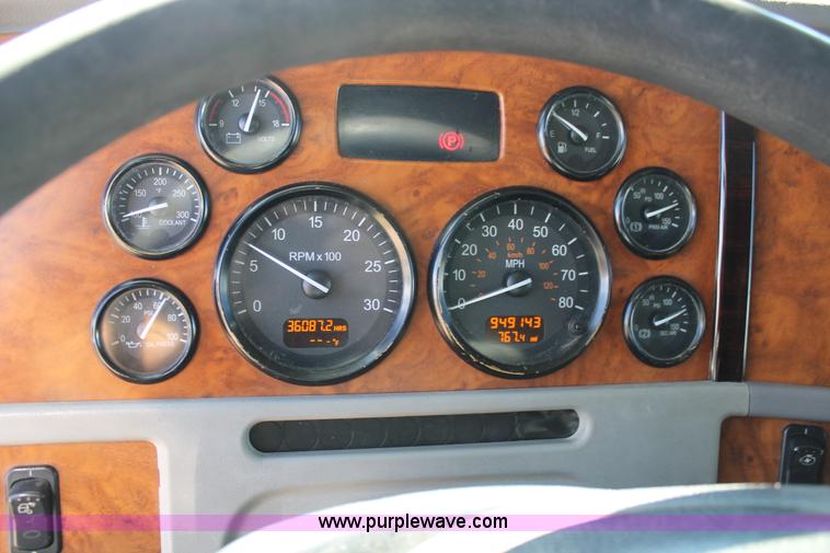 image for item J1407 2007 Peterbilt 379 semi truck