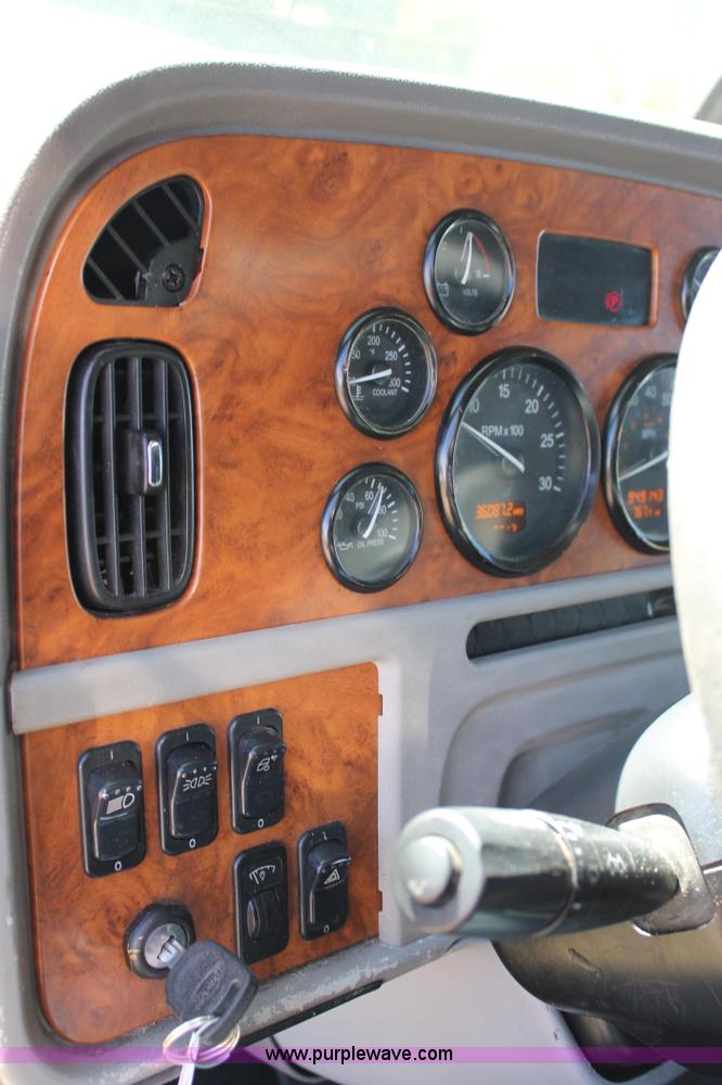 image for item J1407 2007 Peterbilt 379 semi truck