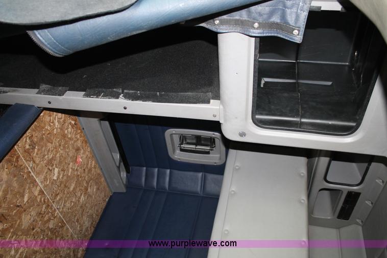 image for item J1407 2007 Peterbilt 379 semi truck