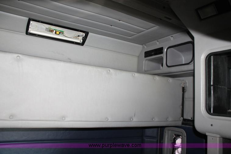 image for item J1407 2007 Peterbilt 379 semi truck