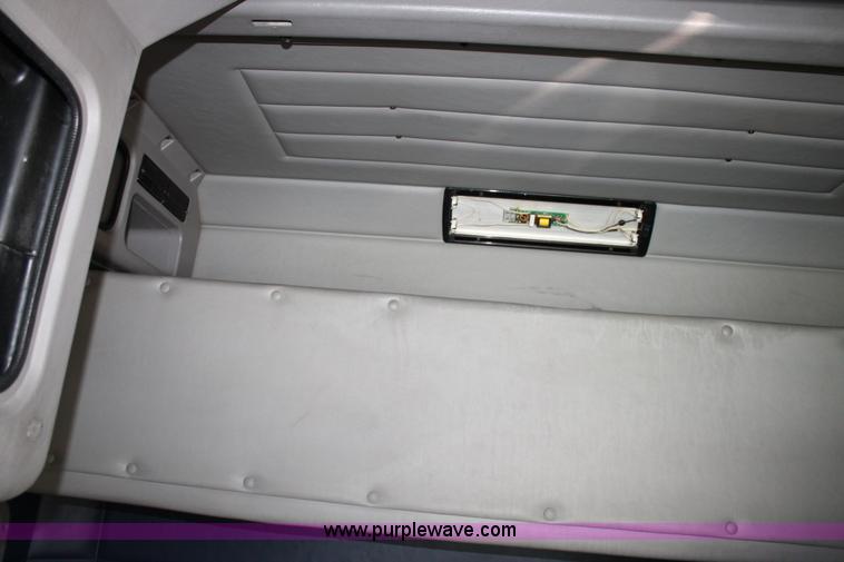 image for item J1407 2007 Peterbilt 379 semi truck