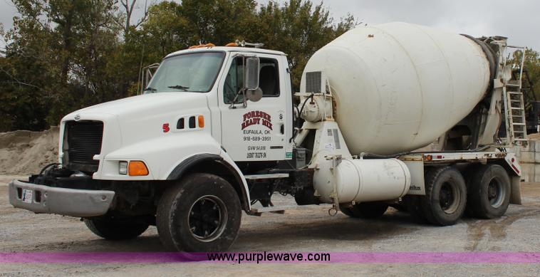 image for item J4294 2000 Sterling A9500 mixer truck