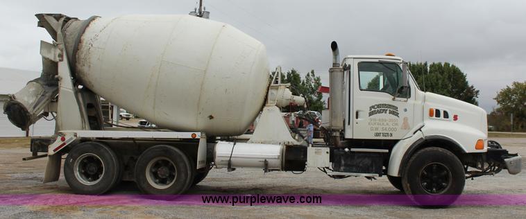 image for item J4294 2000 Sterling A9500 mixer truck