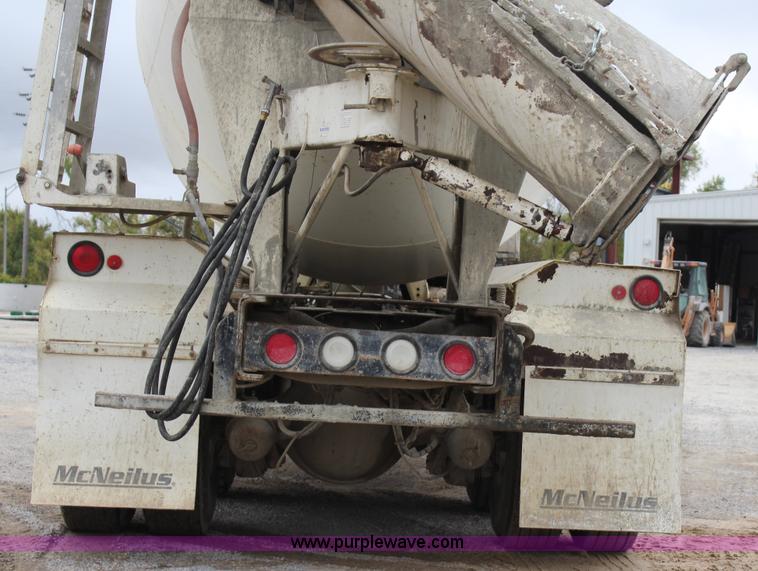 image for item J4294 2000 Sterling A9500 mixer truck