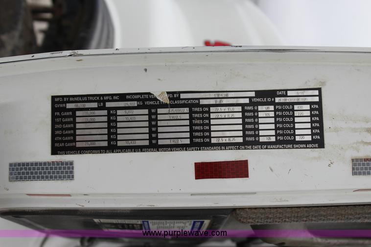 image for item J4294 2000 Sterling A9500 mixer truck