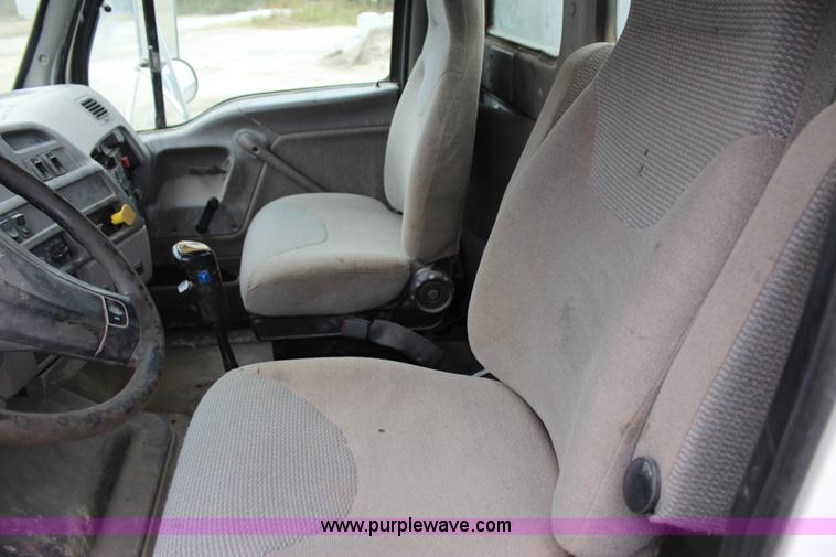 image for item J4294 2000 Sterling A9500 mixer truck