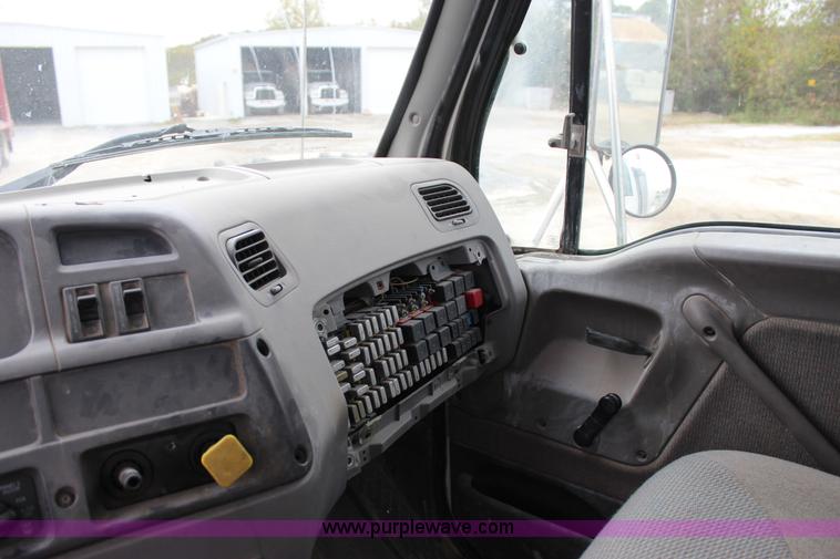 image for item J4294 2000 Sterling A9500 mixer truck