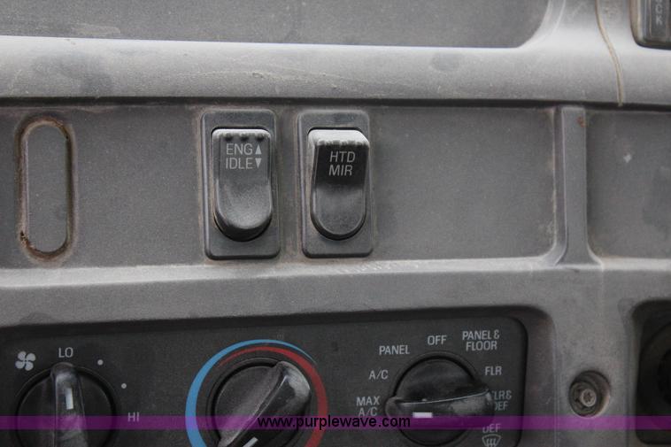 image for item J4294 2000 Sterling A9500 mixer truck