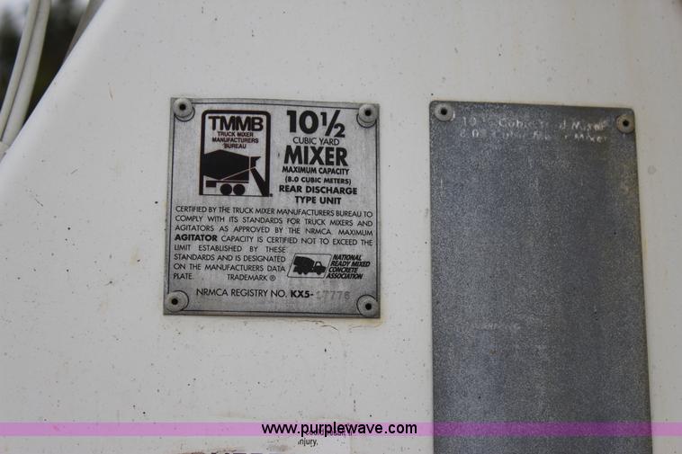 image for item J4294 2000 Sterling A9500 mixer truck