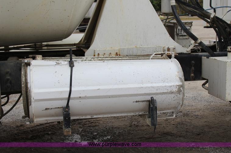 image for item J4294 2000 Sterling A9500 mixer truck