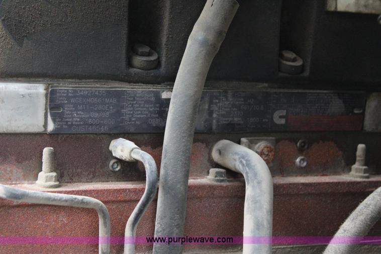 image for item J4294 2000 Sterling A9500 mixer truck