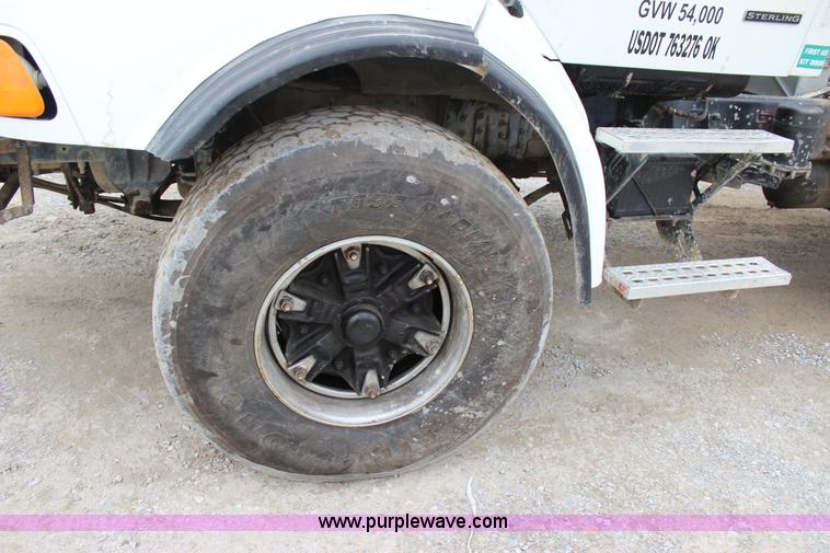 image for item J4294 2000 Sterling A9500 mixer truck