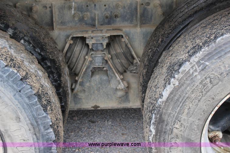 image for item J4294 2000 Sterling A9500 mixer truck