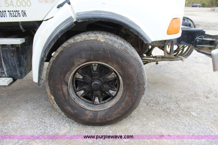 image for item J4294 2000 Sterling A9500 mixer truck