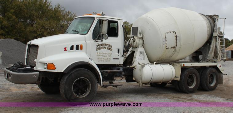 image for item J4295 1999 Sterling A9500 mixer truck