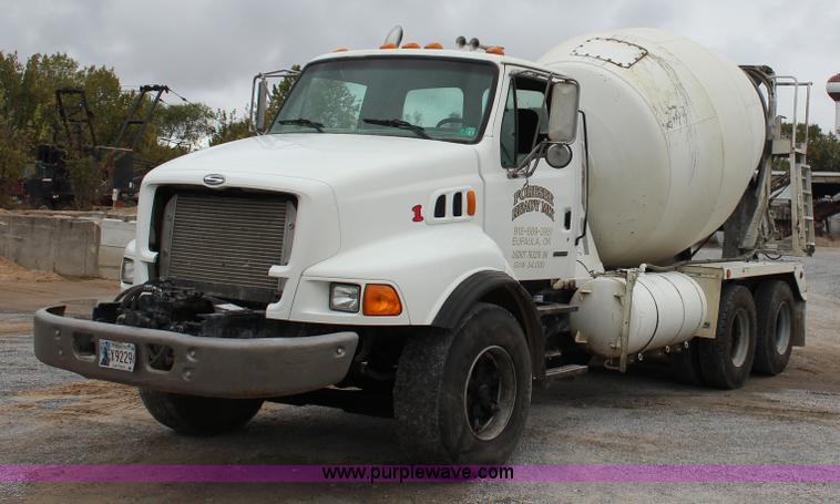 image for item J4295 1999 Sterling A9500 mixer truck