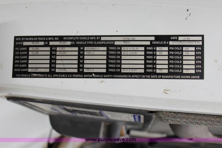 image for item J4295 1999 Sterling A9500 mixer truck