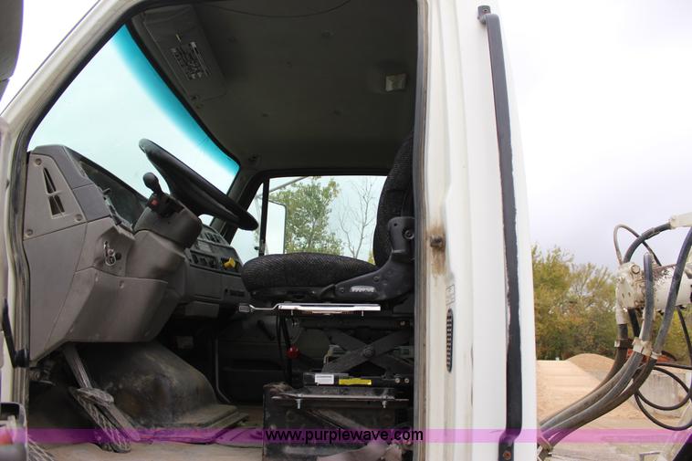 image for item J4295 1999 Sterling A9500 mixer truck