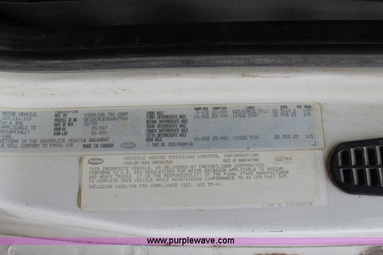 image for item J4295 1999 Sterling A9500 mixer truck