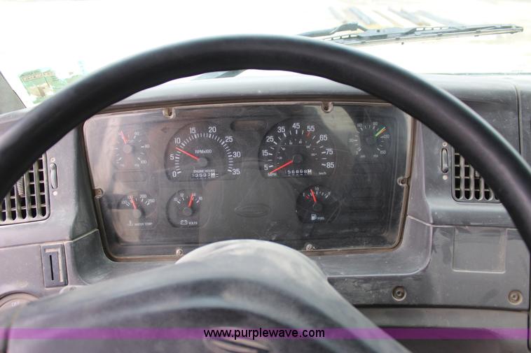 image for item J4295 1999 Sterling A9500 mixer truck