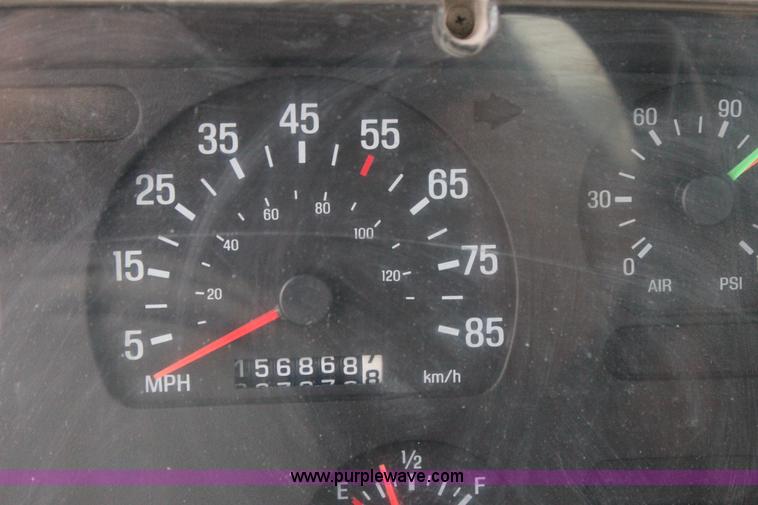 image for item J4295 1999 Sterling A9500 mixer truck