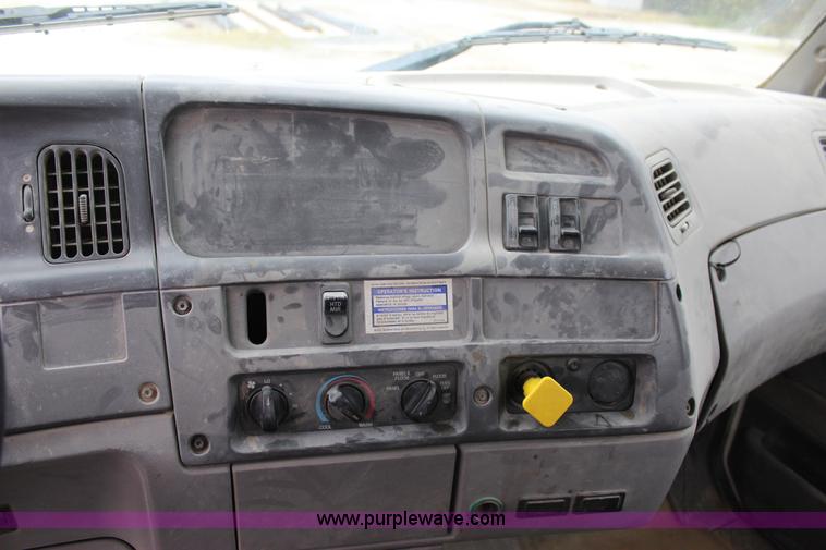 image for item J4295 1999 Sterling A9500 mixer truck