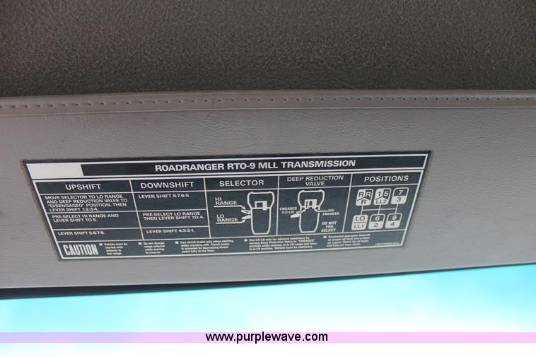 image for item J4295 1999 Sterling A9500 mixer truck