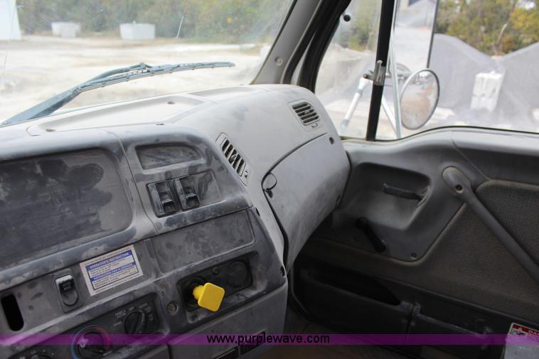 image for item J4295 1999 Sterling A9500 mixer truck