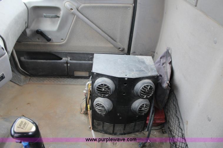 image for item J4295 1999 Sterling A9500 mixer truck