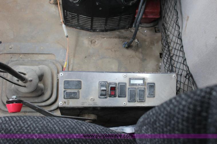 image for item J4295 1999 Sterling A9500 mixer truck