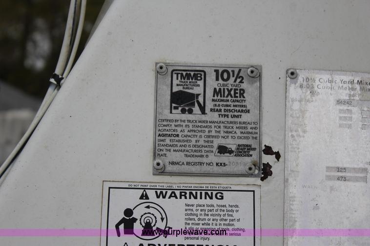 image for item J4295 1999 Sterling A9500 mixer truck