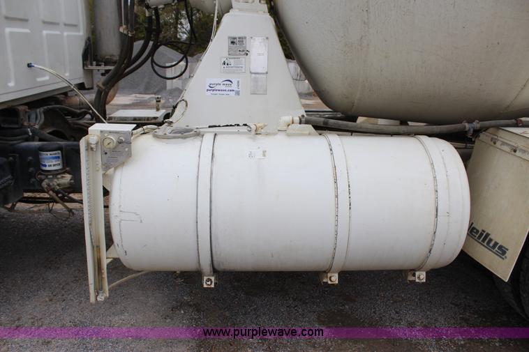 image for item J4295 1999 Sterling A9500 mixer truck