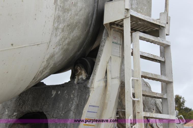 image for item J4295 1999 Sterling A9500 mixer truck