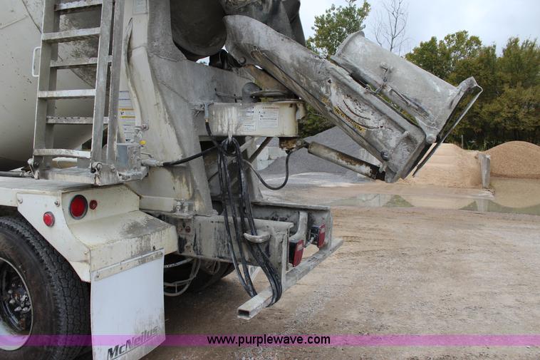 image for item J4295 1999 Sterling A9500 mixer truck