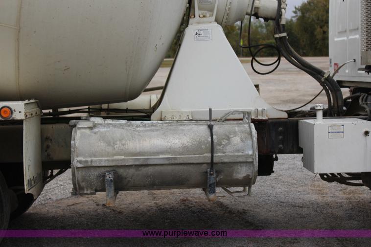 image for item J4295 1999 Sterling A9500 mixer truck