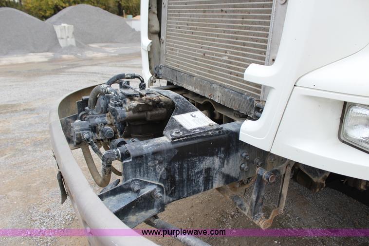 image for item J4295 1999 Sterling A9500 mixer truck