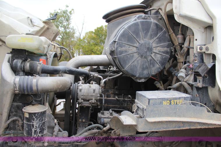 image for item J4295 1999 Sterling A9500 mixer truck