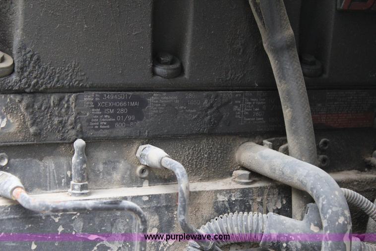 image for item J4295 1999 Sterling A9500 mixer truck