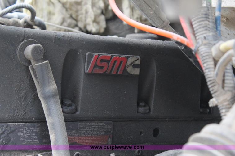 image for item J4295 1999 Sterling A9500 mixer truck