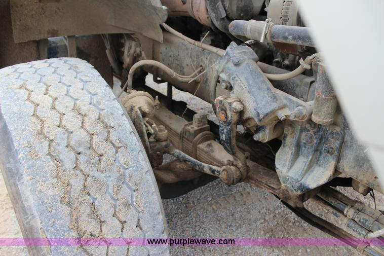 image for item J4295 1999 Sterling A9500 mixer truck