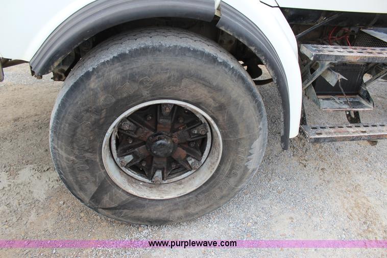 image for item J4295 1999 Sterling A9500 mixer truck