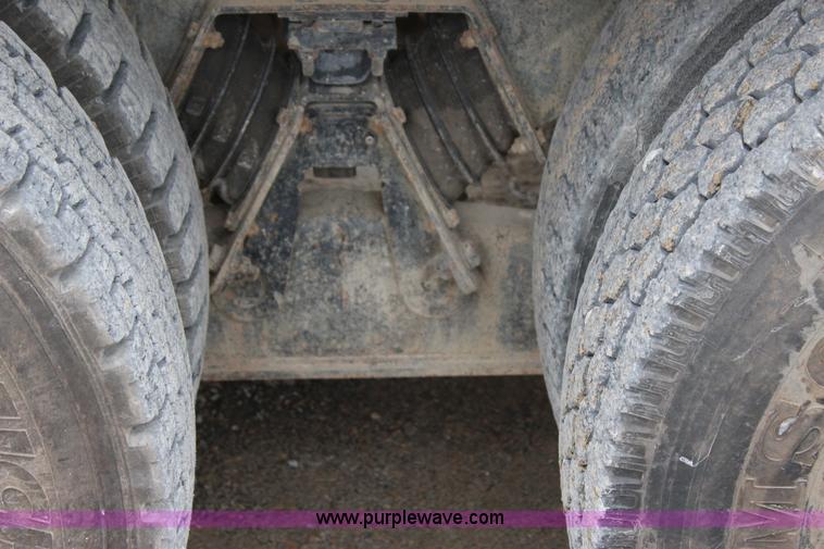 image for item J4295 1999 Sterling A9500 mixer truck