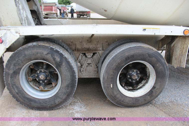 image for item J4295 1999 Sterling A9500 mixer truck