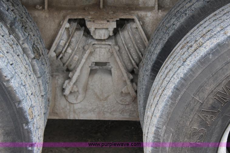 image for item J4295 1999 Sterling A9500 mixer truck