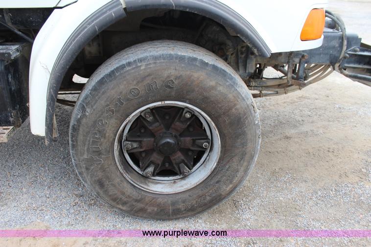 image for item J4295 1999 Sterling A9500 mixer truck