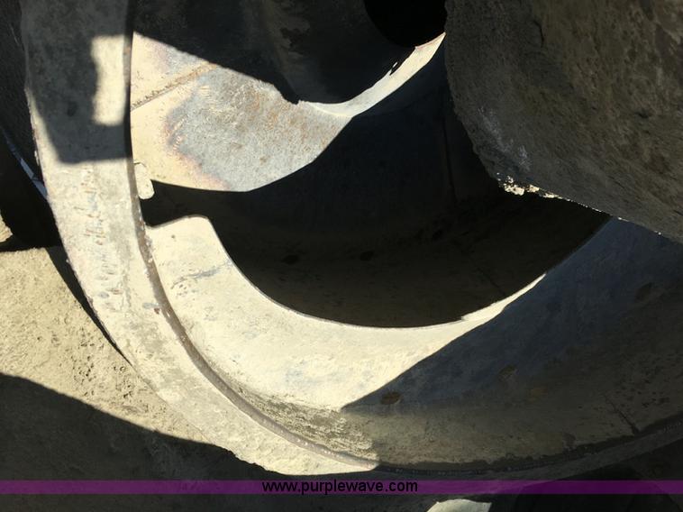 image for item J4295 1999 Sterling A9500 mixer truck